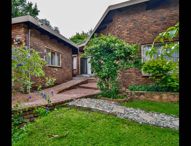 4 BEDROOM HOUSE FOR SALE IN WATERKLOOF GLEN